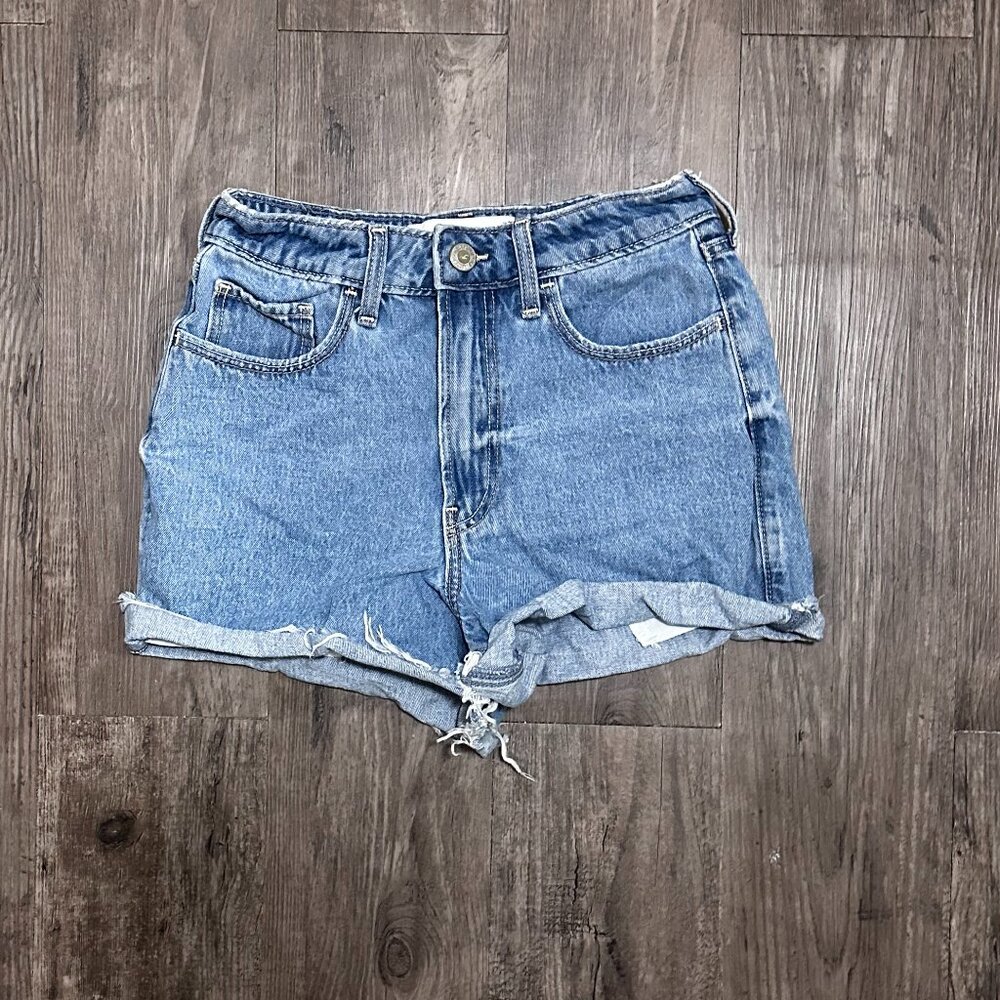 Hollister Ultra High Rise Mom Short Size W26/2